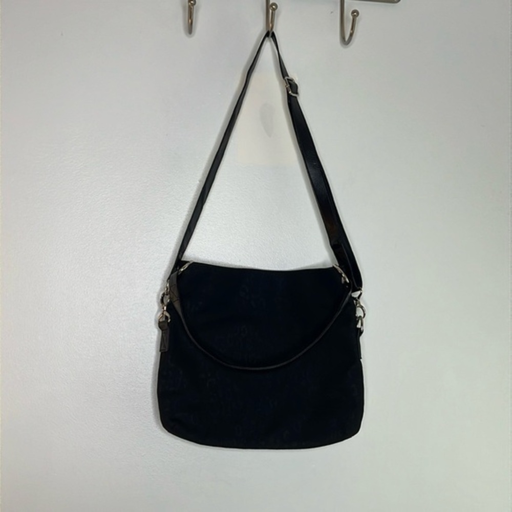 Thirty-One crossbody purse Black subtle animal print design